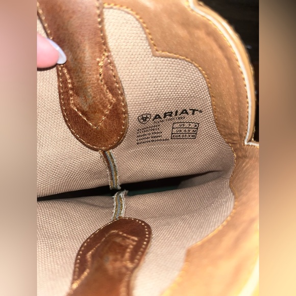 ARIAT BOOTS - Picture 3 of 4